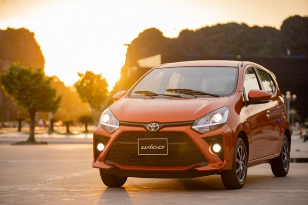 Orange Toyota Wigo 2020 angular front
