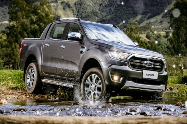 Ford Ranger crossing water