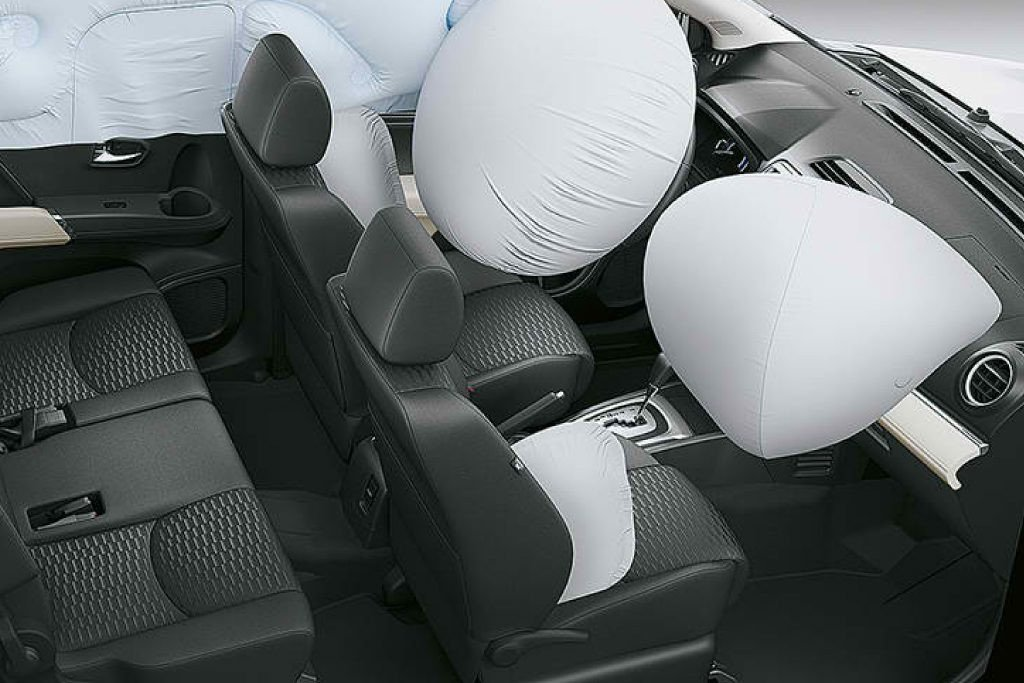 The car is equipped with a number of safety points including six airbags