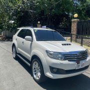 Selling Pearl White Toyota Fortuner 2014 in Makati