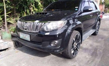 Toyota Fortuner V 4x4 2012mdl automatic diesel