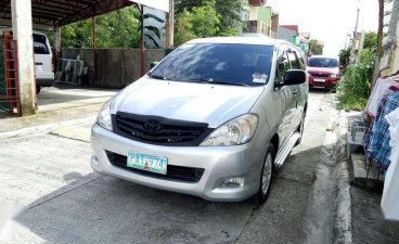 Selling Toyota Innova J 2010 model