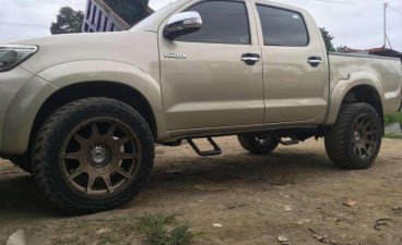 TOYOTA HILUX 4X2 MT 2013 model 2.5 engine displacement