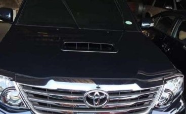 TOYOTA Fortuner V emerald green 2015 top of the line black edition