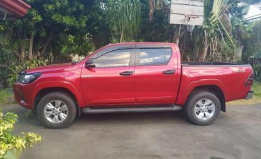 SELLING TOYOTA Hilux 2016