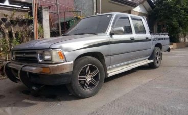 Toyota Hilux 1998 model manual 4x2 for sale