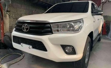 TOYOTA Hilux 2016 2.4G 4x2 manual newlook WHITE