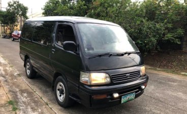 Selling 2nd Hand (Used) Toyota Hiace Van in Parañaque