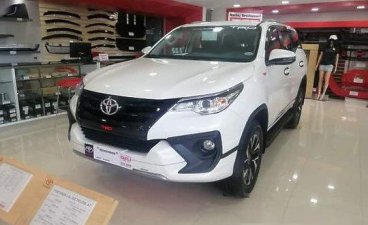 Selling White Toyota Fortuner 2019 