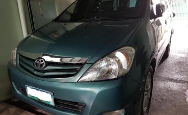 Selling 2nd Hand 2010 Toyota Innova at 70000 km in Bacoor