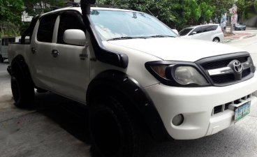 Selling Toyota Hilux 2005 Manual Diesel in Quezon City