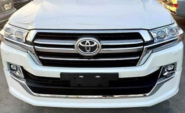 Selling White Toyota Land Cruiser 2019 Automatic Diesel in Makati