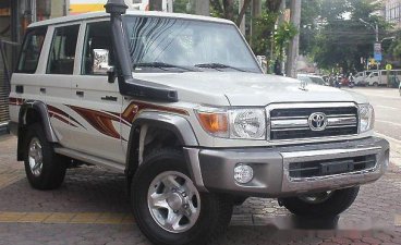 Sell White 2018 Toyota Land Cruiser for sale