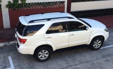 Selling White Toyota Fortuner 2006 Automatic Gasoline in Marikina