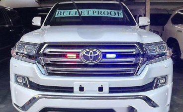 Selling White 2018 Toyota Land Cruiser for sale
