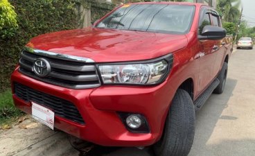Selling 2nd Hand Toyota Hilux 2018 at 10000 km 