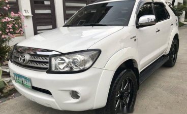 Selling White Toyota Fortuner 2005 Automatic Gasoline at 78000 km in Parañaque