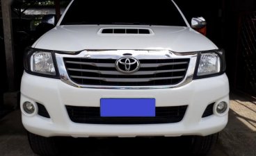White Toyota Hilux 2013 for sale in  Manual 