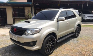 Selling Used Toyota Fortuner 2014 Manual Diesel at 50000 km in Marilao