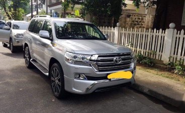 Selling Toyota Land Cruiser 2018 Automatic Diesel in Pasig