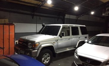 Selling Toyota Land Cruiser 2016 at 2000 km in Quezon City