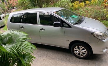 Selling 2nd Hand Toyota Innova 2009 Automatic Gasoline at 100000 km in Makati