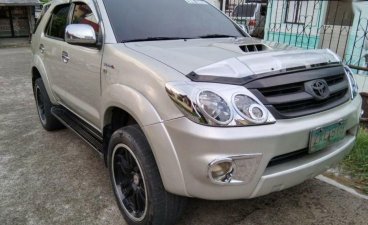 2nd Hand Toyota Fortuner 2005 Automatic Diesel for sale in San Mateo