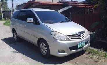 Sell 2nd Hand 2010 Toyota Innova Automatic Diesel at 85000 km in Davao City