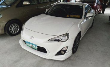 White Toyota 86 2013 for sale in Makati 