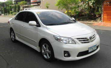 Selling Pearl White Toyota Corolla Altis 2014 Automatic Gasoline in Quezon City