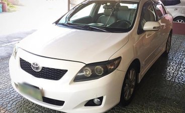 Selling Pearlwhite Toyota Altis 2010 in Angeles