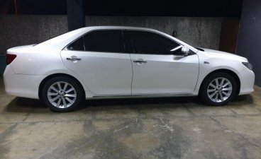 Selling Pearlwhite Toyota Camry 2012 in Quezon City