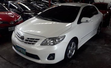 Sell White 2013 Toyota Corolla Altis Automatic Gasoline at 52345 km 