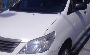 Sell White 2013 Toyota Innova in Bacoor 