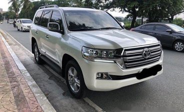 White Toyota Land Cruiser 2015 at 50000 km for sale 