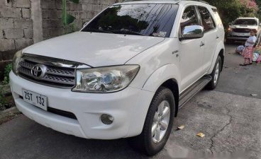 White Toyota Fortuner 2009 Automatic Gasoline for sale