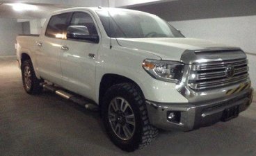 Selling White Toyota Tundra 2019 in Quezon City