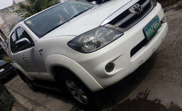 Selling White Toyota Fortuner 2006 Automatic Gasoline at 100000 km 