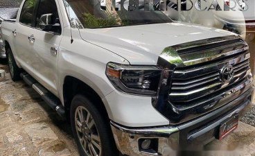 White Toyota Tundra 2018 at 10000 km for sale