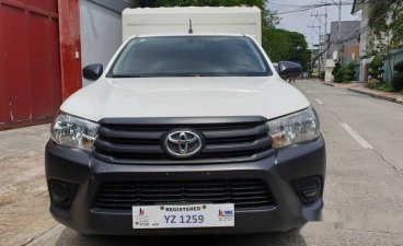 White Toyota Hilux 2016 at 32000 km for sale 