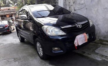 Selling Black Toyota Innova 2010 