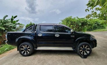 Selling Black Toyota Hilux 2013 at 58937 km