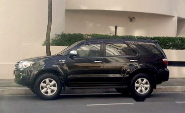 Selling Black Toyota Fortuner 2010 at 93000 km 