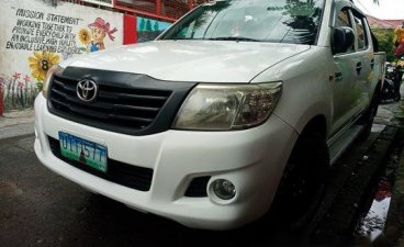 Selling White Toyota Hilux 2012 Manual Diesel 