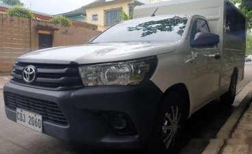 Sell White 2016 Toyota Hilux at 28000 km 
