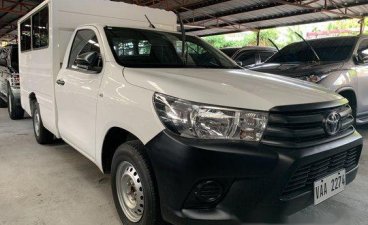 Selling White Toyota Hilux 2017 at 28000 km 