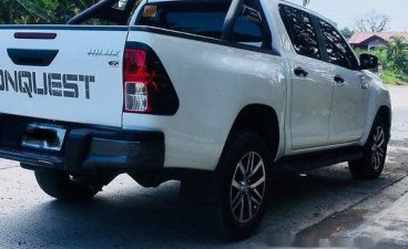 White Toyota Hilux 2018 at 28000 km  for sale