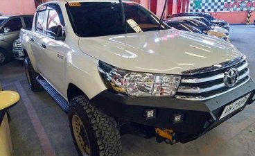 Selling White Toyota Hilux 2016 Automatic Diesel 