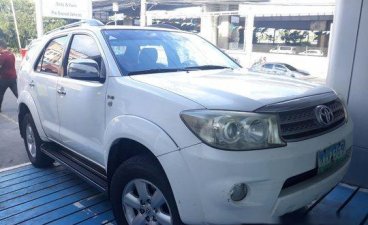 White Toyota Fortuner 2010 for sale in Manual