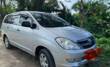 Selling Silver Toyota Innova 2006 at 152000 km